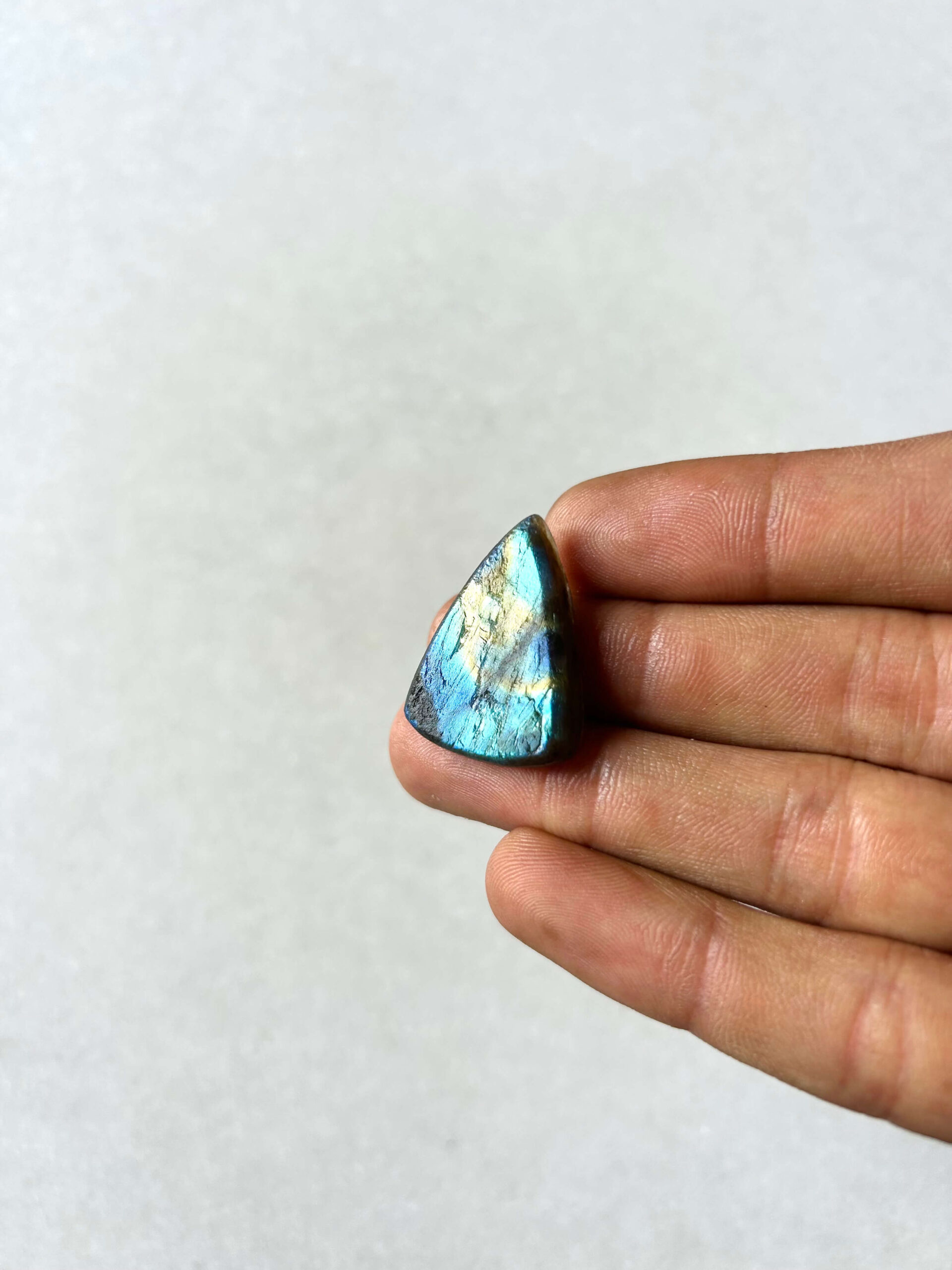 28 mm Unpolished Face Labradorite Stone - Image 2