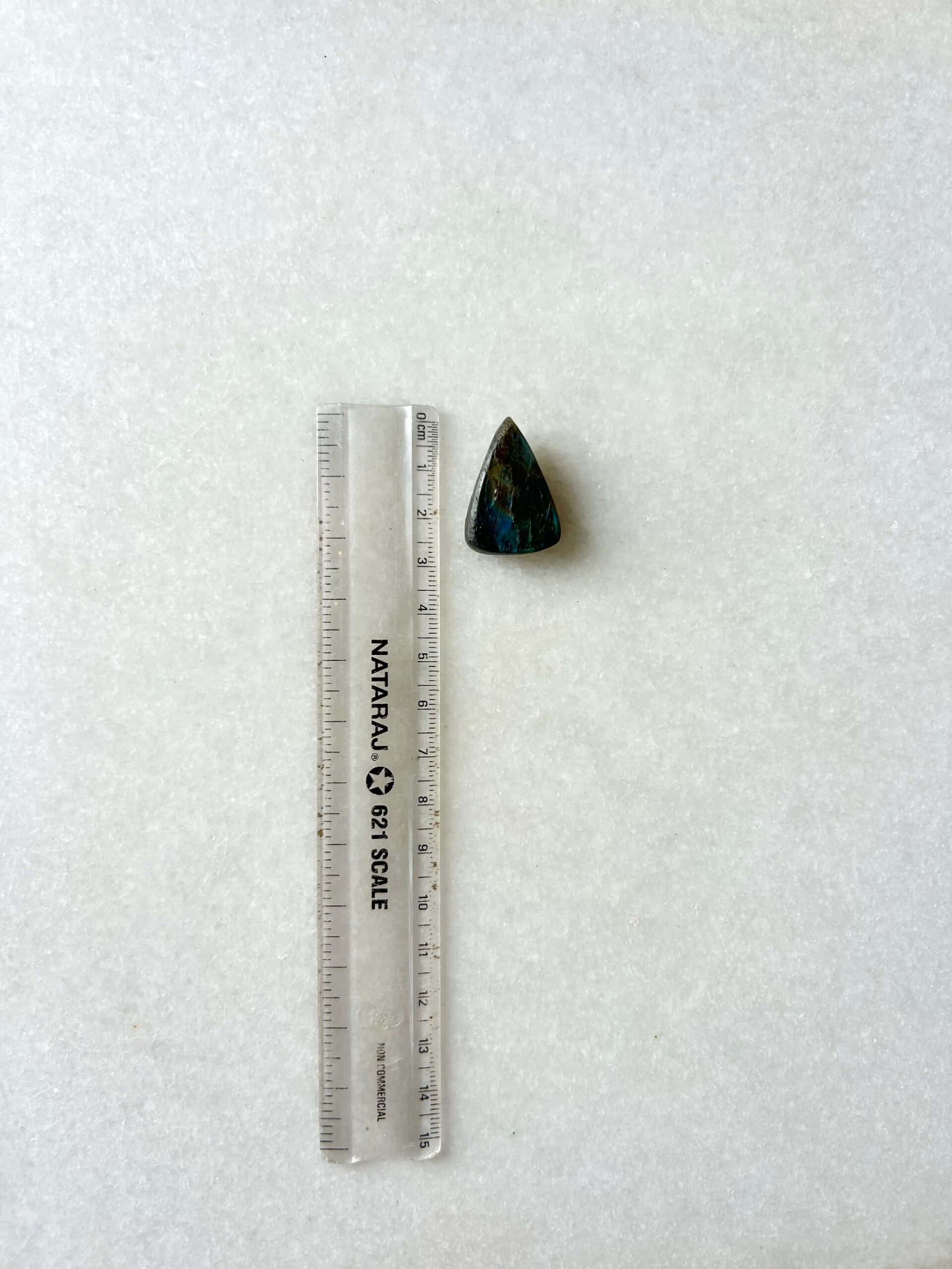 28 mm Unpolished Face Labradorite Stone - Image 3