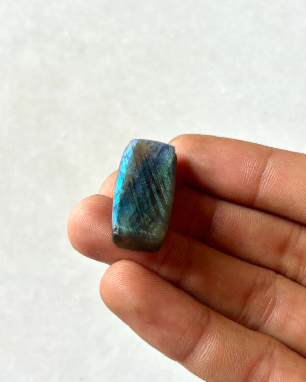 31 mm Unpolished Face Labradorite Stone