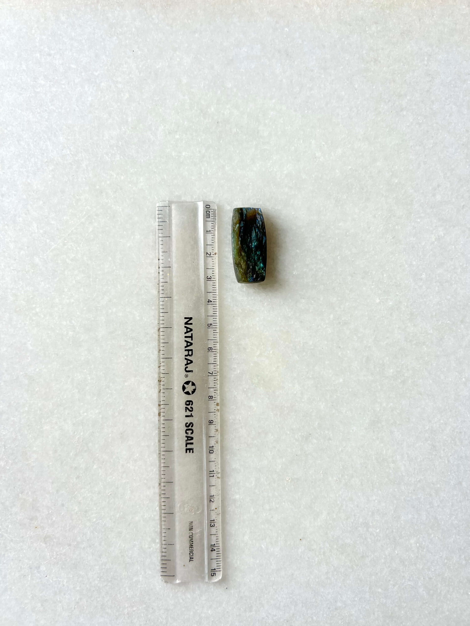 31 mm Unpolished Face Labradorite Stone - Image 2