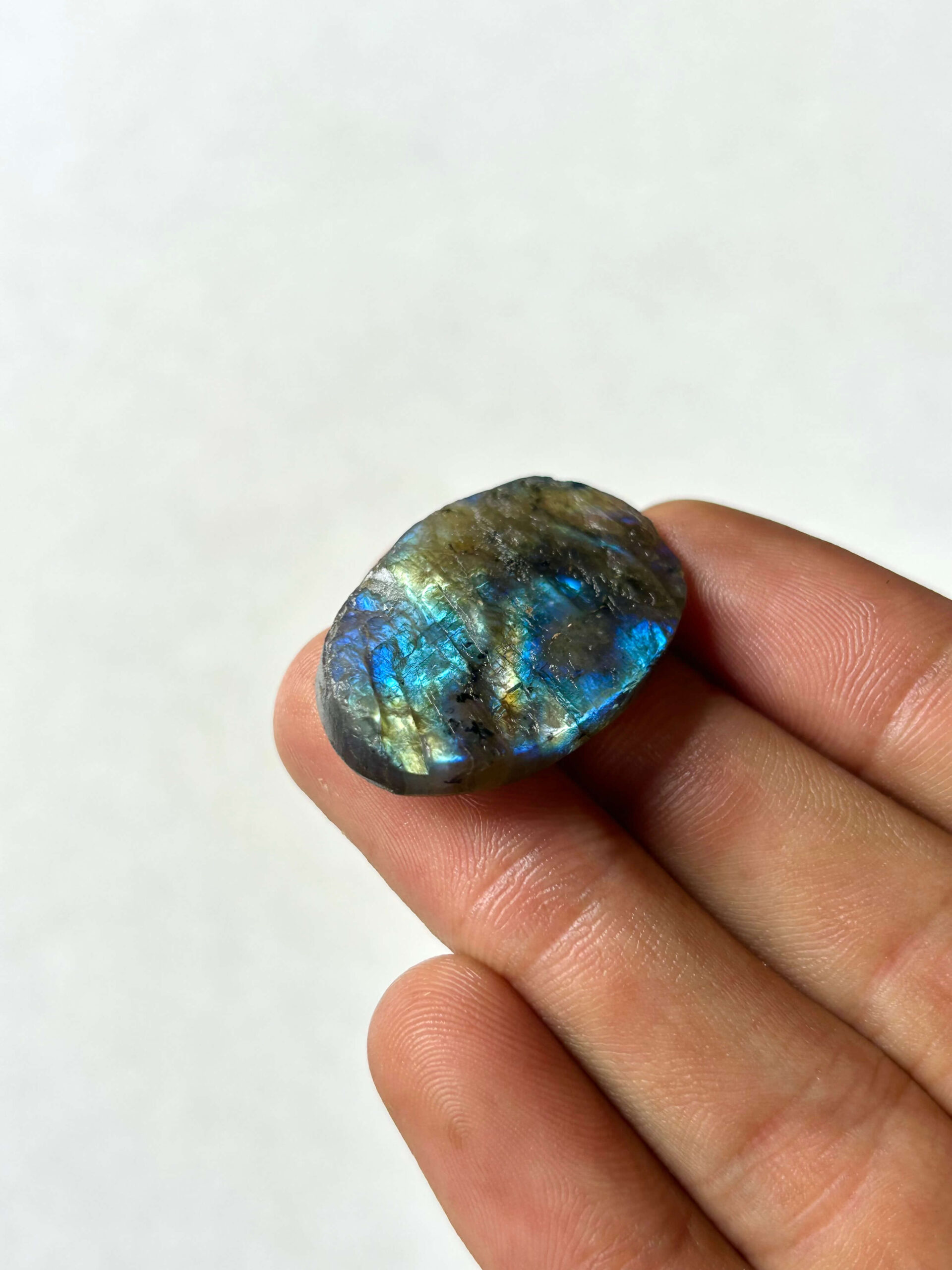 34 mm Unpolished Face Labradorite Stone - Image 2