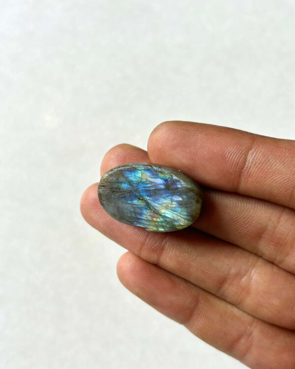 29 mm Unpolished Face Labradorite Stone