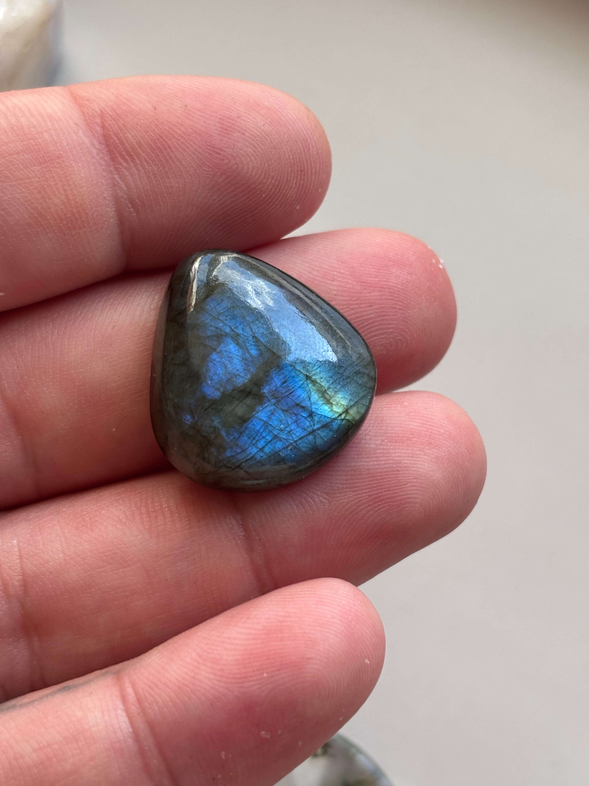 25mm High Quality Labradorite Cabochon for Macramé - Image 2