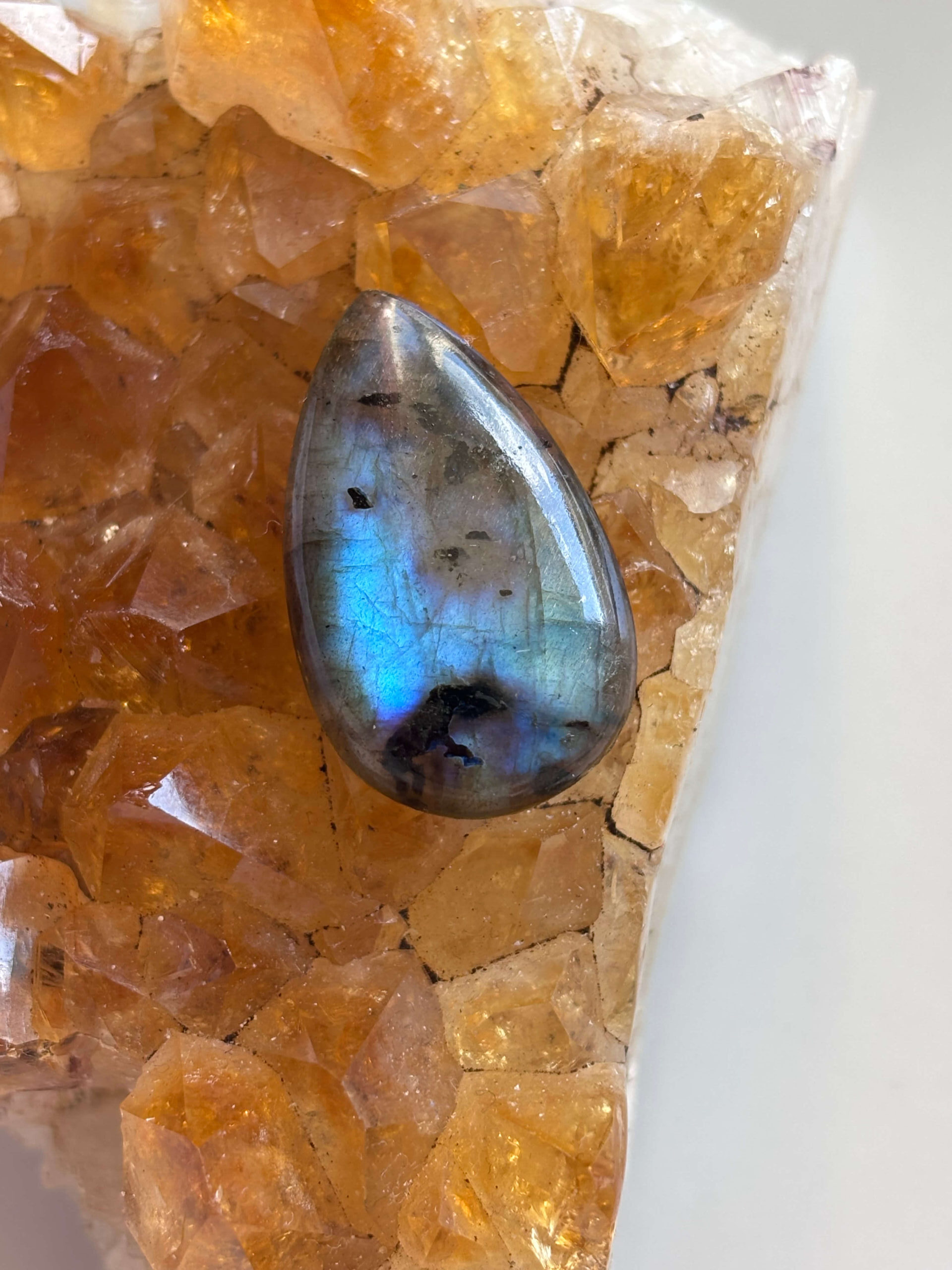 28mm High Quality Labradorite Stone for Pendant Designs