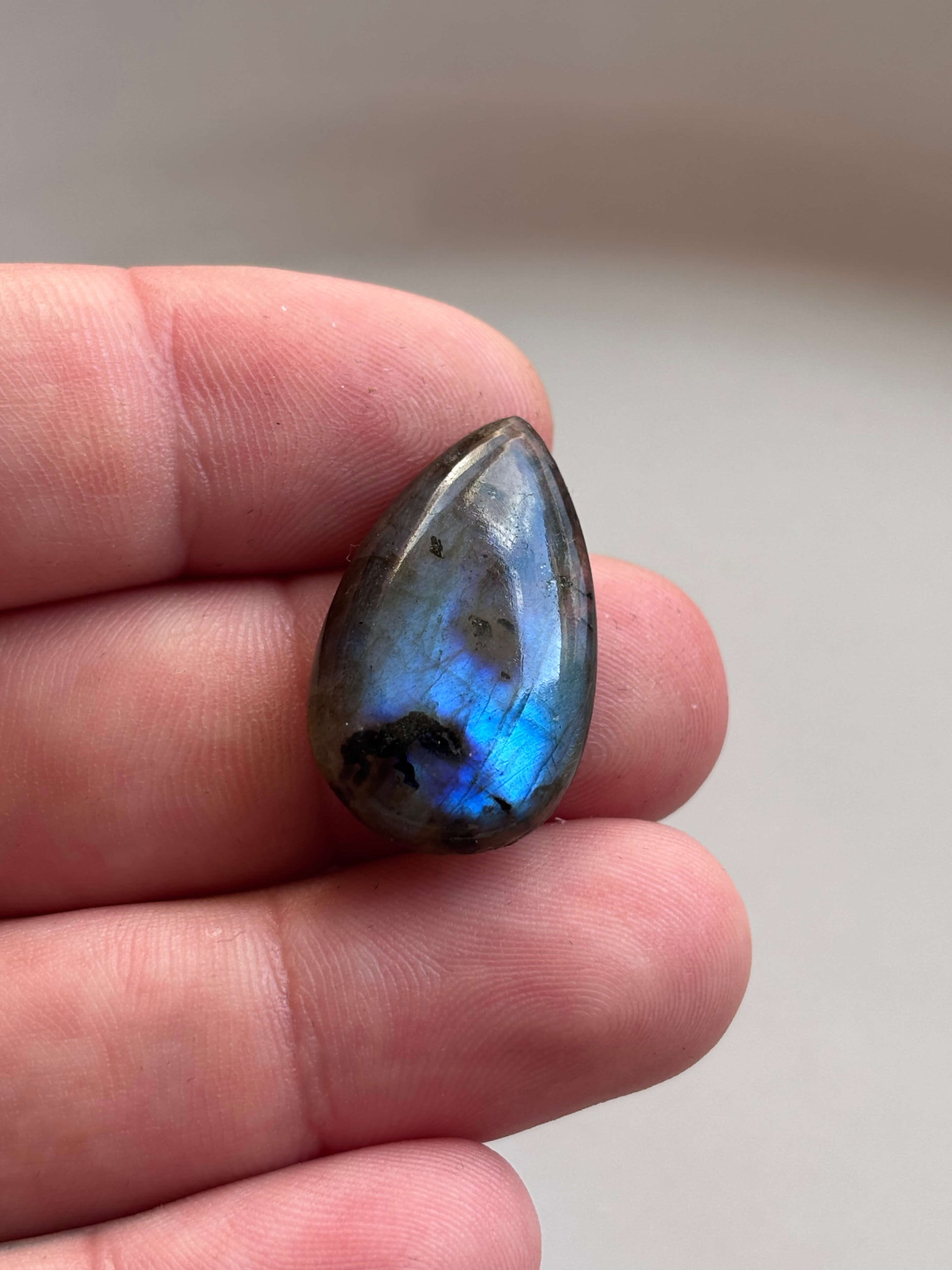 28mm High Quality Labradorite Stone for Pendant Designs - Image 2