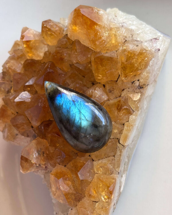 33mm High Quality Labradorite Gemstone for Statement Pendants
