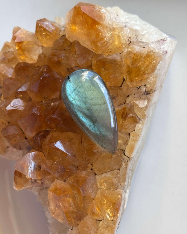 32mm High Quality Labradorite Stone for Creative Projects