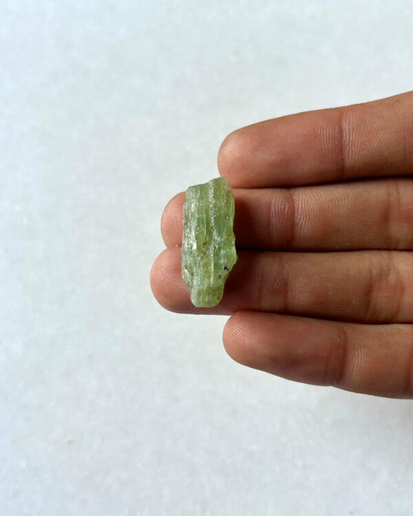 28 mm Raw Green Kyanite for Macrame