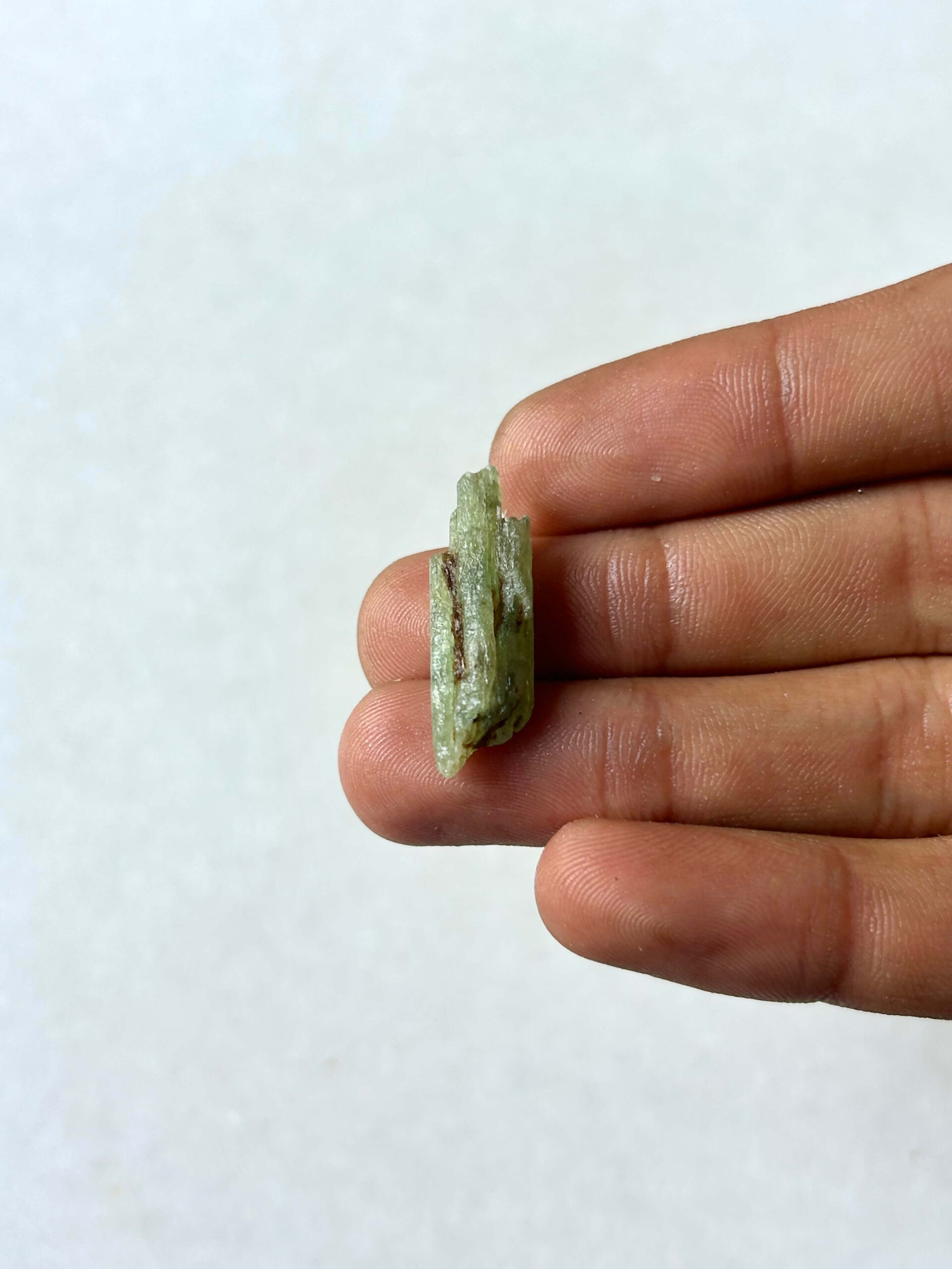 28 mm Raw Green Kyanite for Macrame