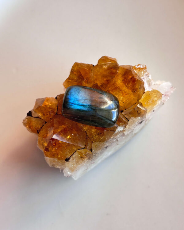 21mm Labradorite Stone for Macramé Jewelry