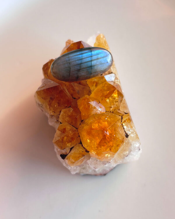 24mm Labradorite Stone for Creative Pendant Designs