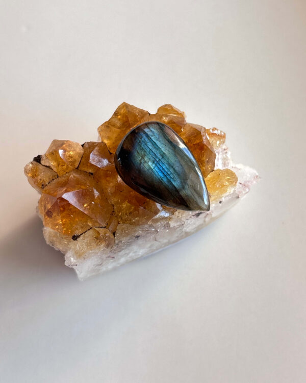 28mm Labradorite Cabochon for Macramé Jewelry