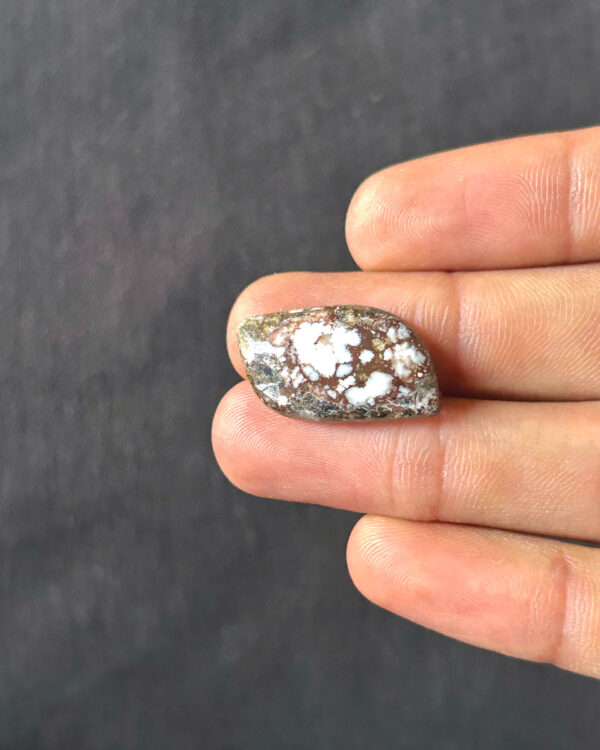 24mm Natural Wild Horse Magnesite Stone