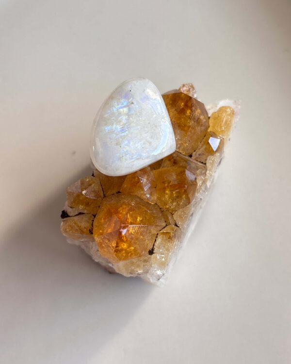27mm Moonstone for Macramé Jewelry