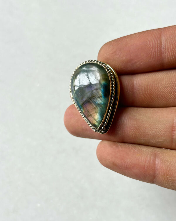Purple Labradorite Grooved Stone – 29X20mm