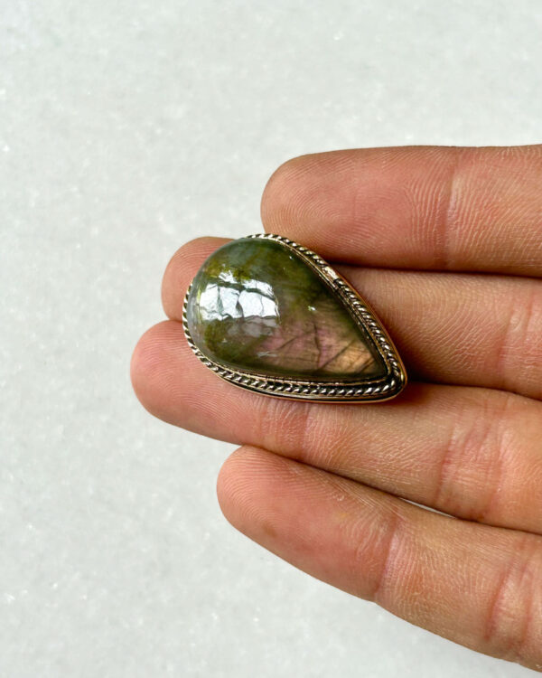 Purple Labradorite Grooved Stone – 31X21mm