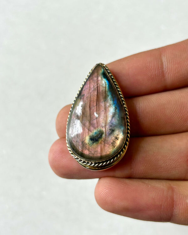 Purple Labradorite Grooved Stone – 35X21mm