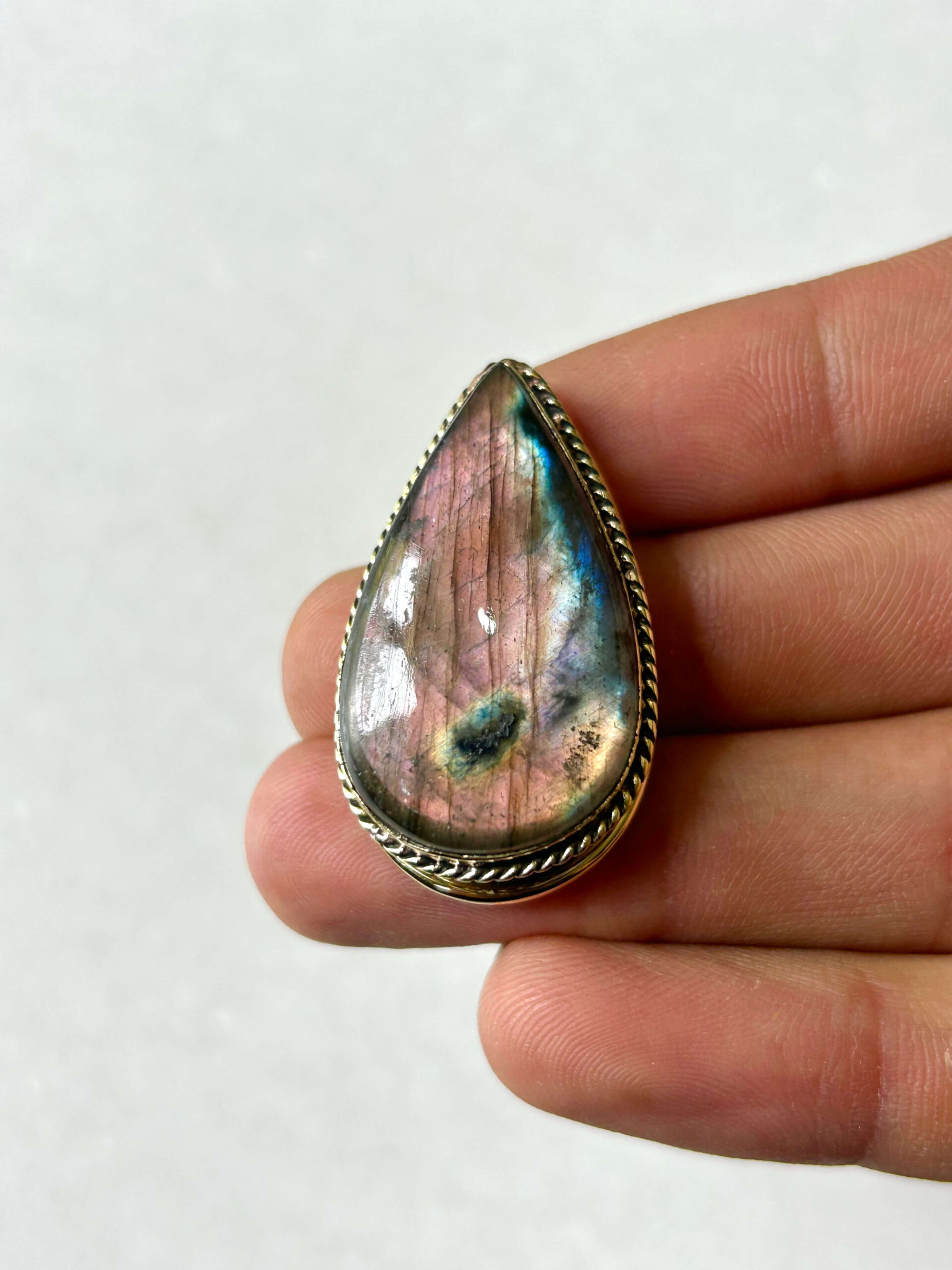 Purple Labradorite Grooved Stone – 35X21mm