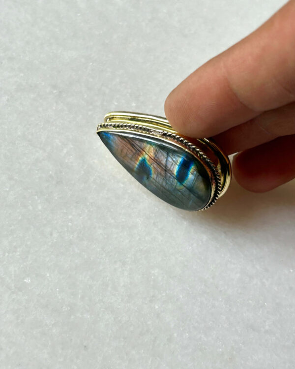 Purple Labradorite Grooved Stone – 37X23mm