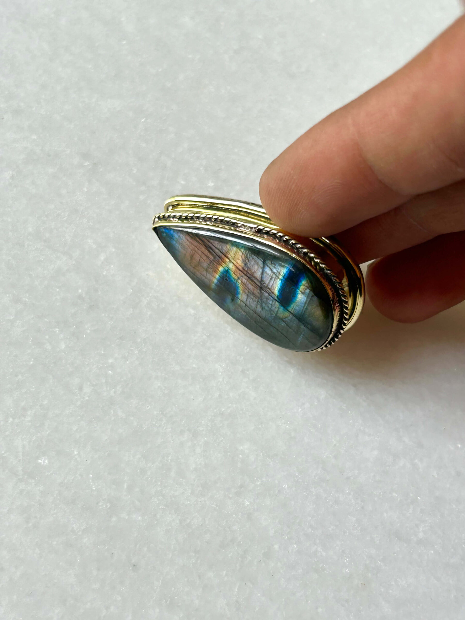 Purple Labradorite Grooved Stone – 37X23mm