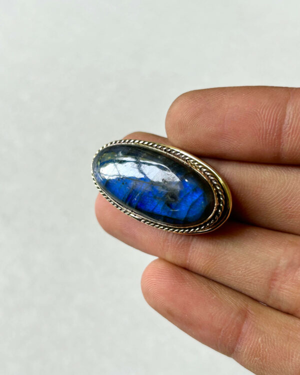 Blue Labradorite Grooved Stone – 34X17mm