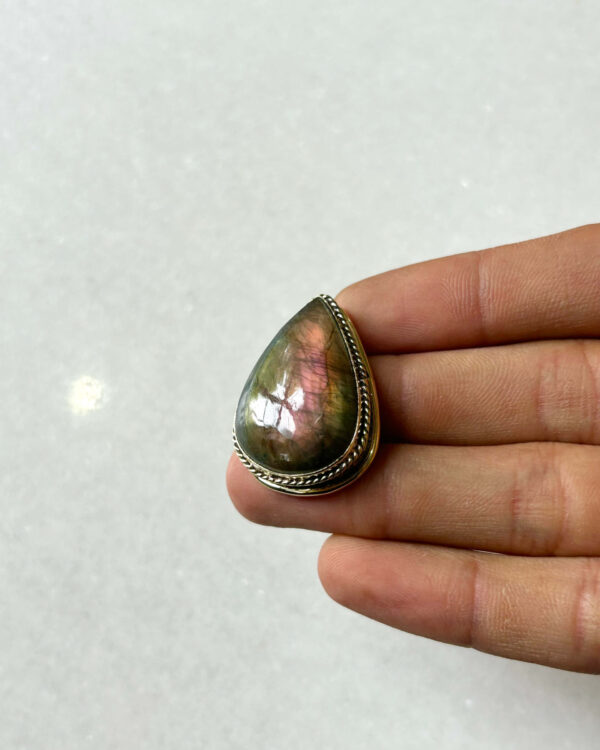Purple Labradorite Grooved Stone – 32X23mm