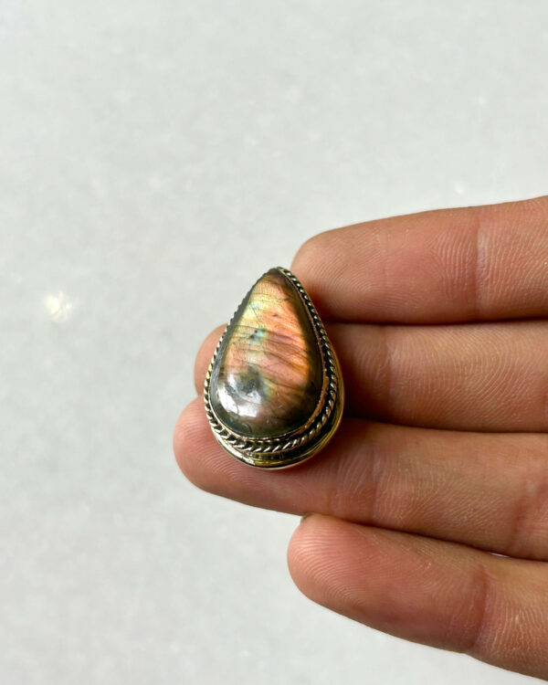 Purple Labradorite Grooved Stone – 28X18mm