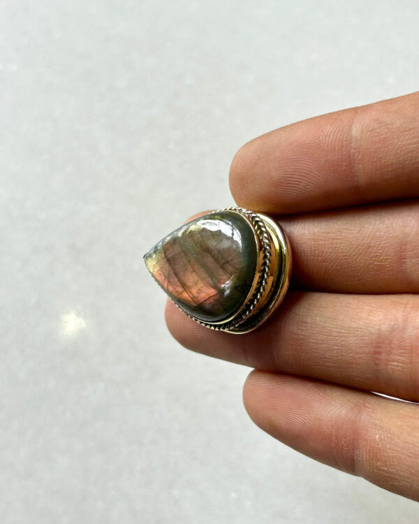 Purple Labradorite Grooved Stone – 29X22mm