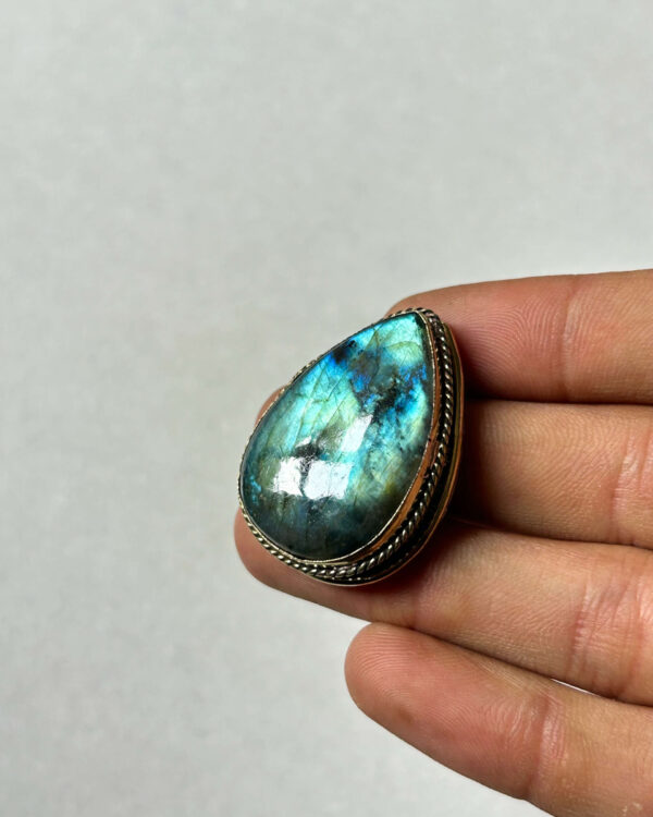 Labradorite Grooved Stone – 36X27mm