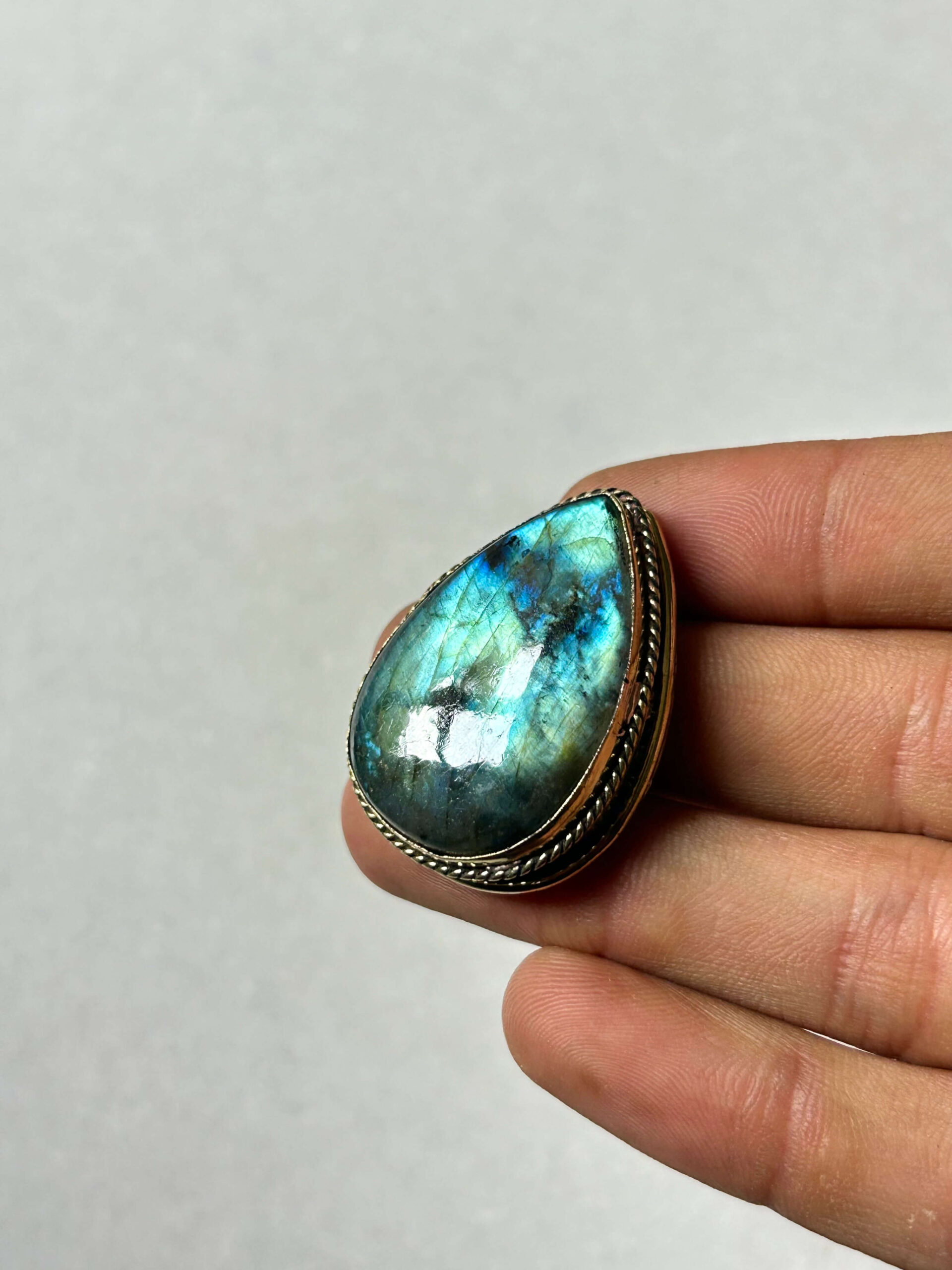 Labradorite Grooved Stone – 36X27mm