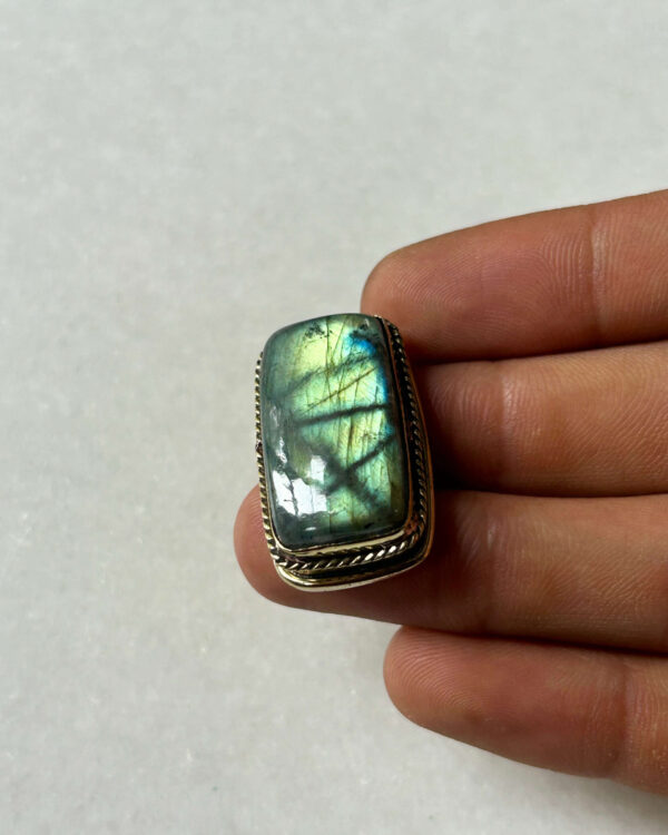 Labradorite Grooved Stone – 30X18mm
