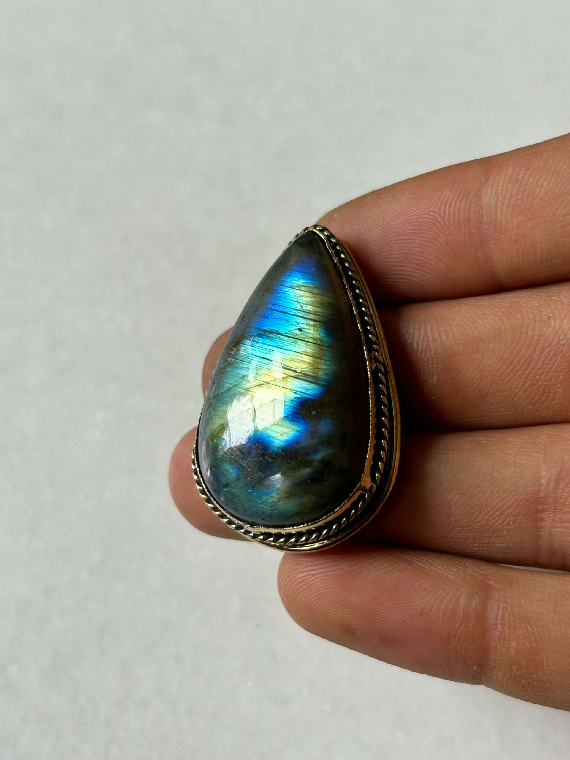Labradorite Grooved Stone – 39X24mm