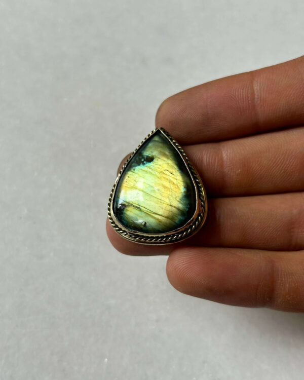 Labradorite Grooved Stone – 30X24mm