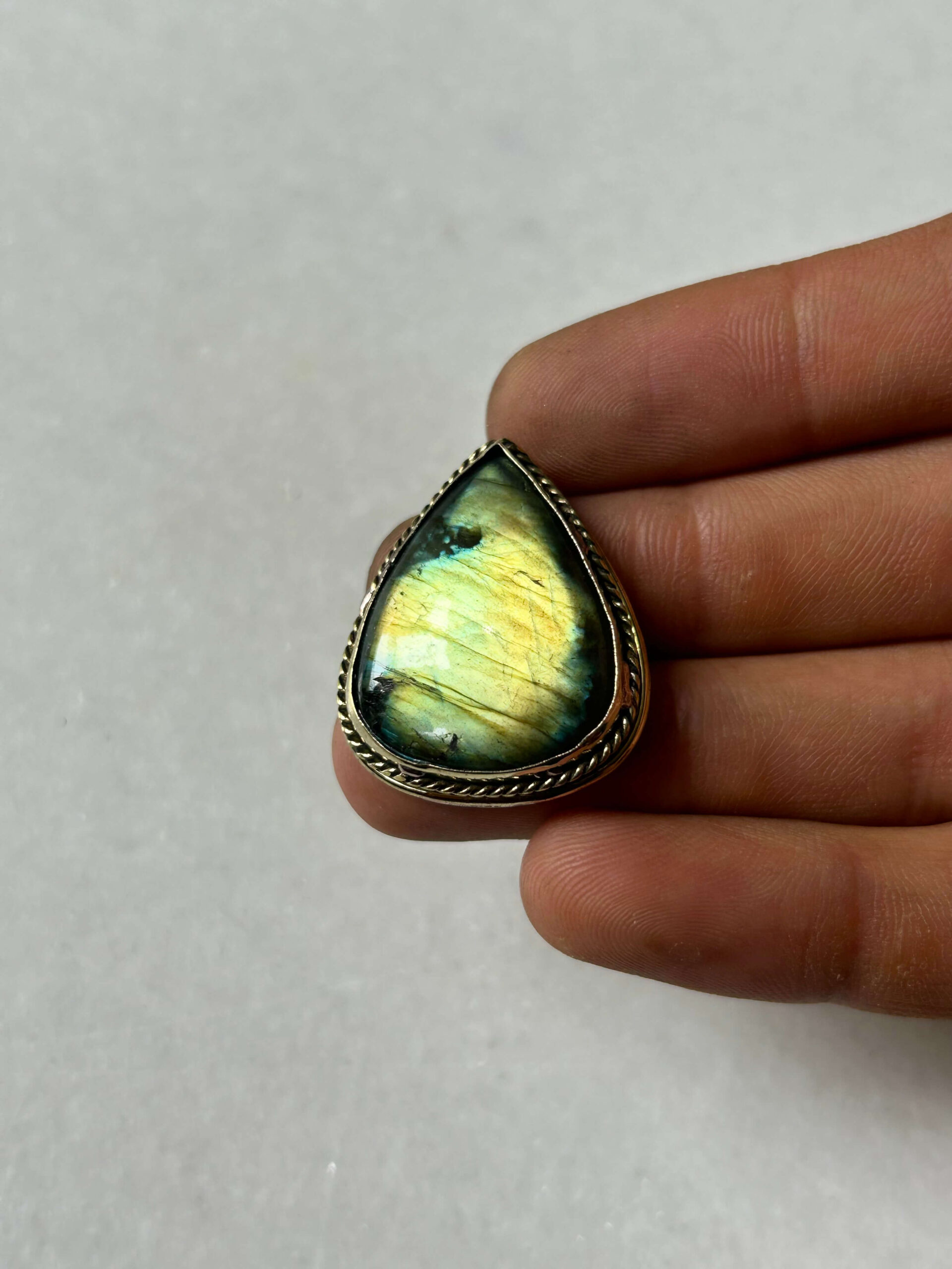 Labradorite Grooved Stone – 30X24mm