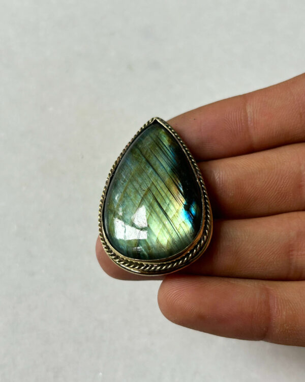Labradorite Grooved Stone – 41X27mm