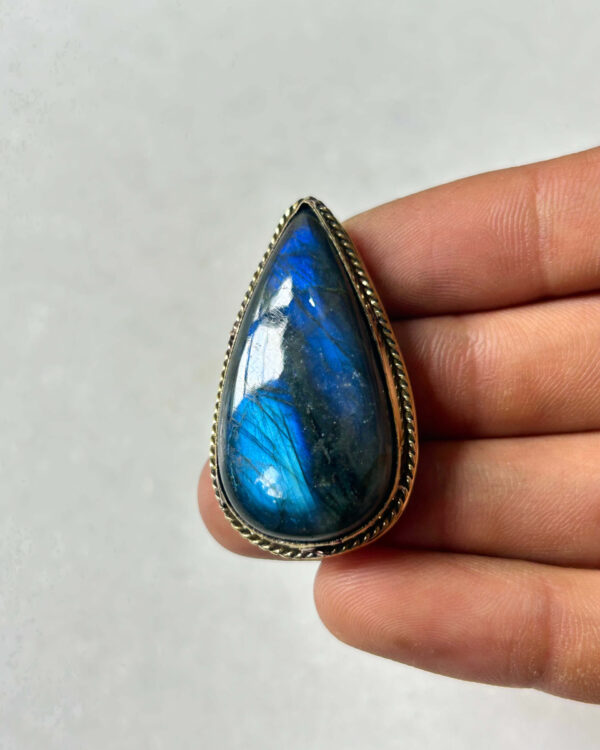 Labradorite Grooved Stone – 41X23mm