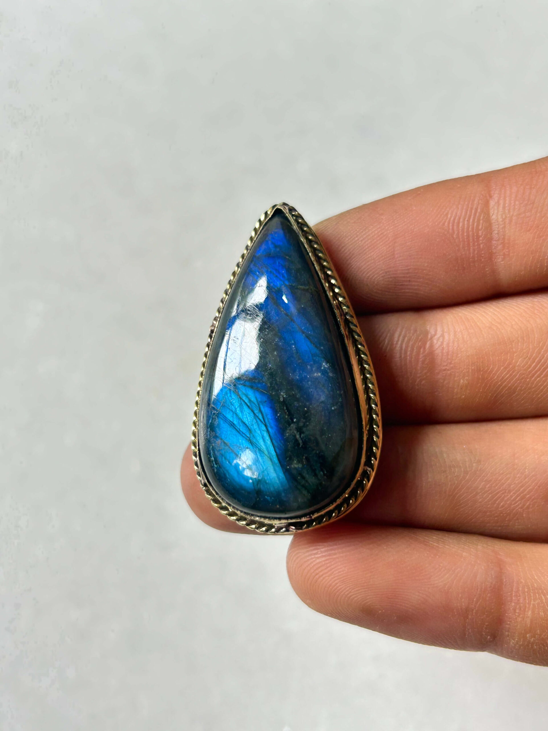 Labradorite Grooved Stone – 41X23mm