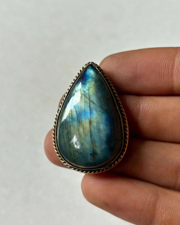 Labradorite Grooved Stone – 36X24mm