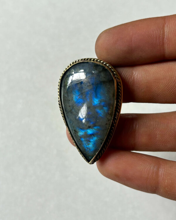 Labradorite Grooved Stone – 41X25mm