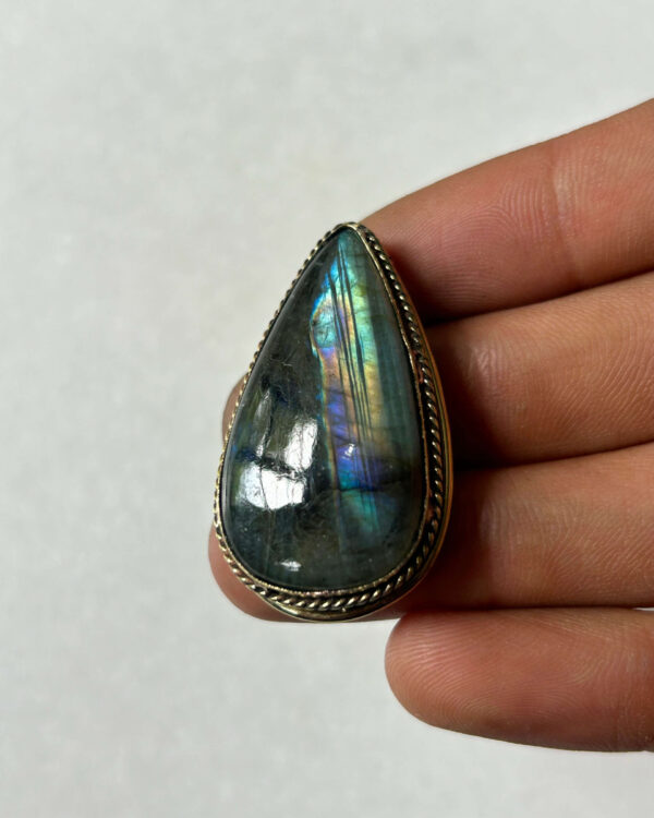 Labradorite Grooved Stone – 39X23mm