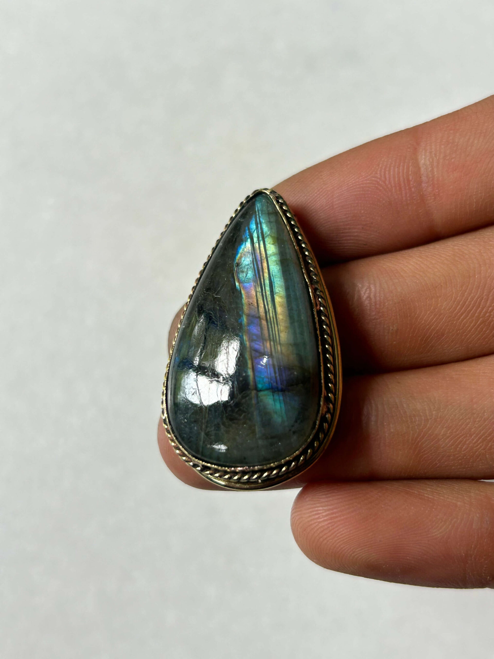 Labradorite Grooved Stone – 39X23mm