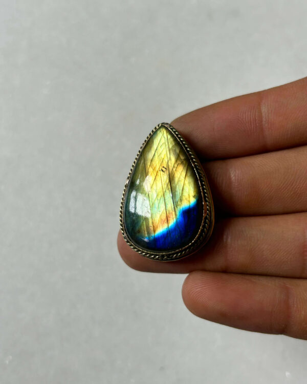 Labradorite Grooved Stone – 34X23mm