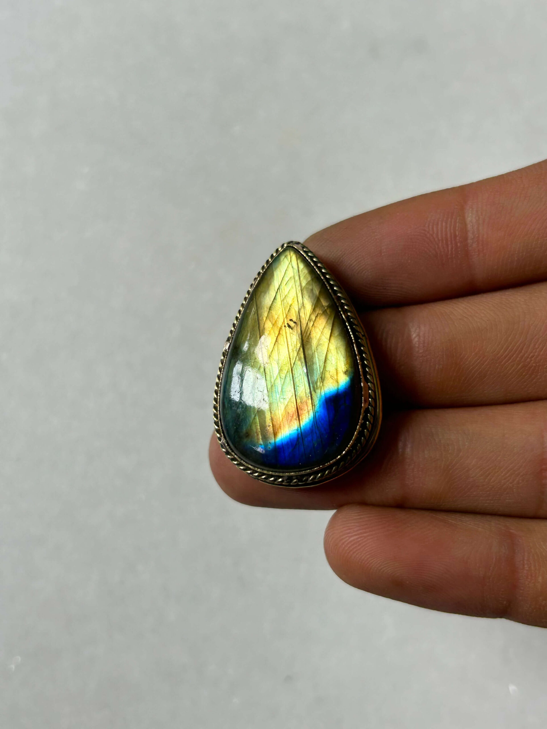 Labradorite Grooved Stone – 34X23mm