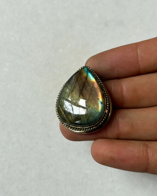 Labradorite Grooved Stone – 31X26mm