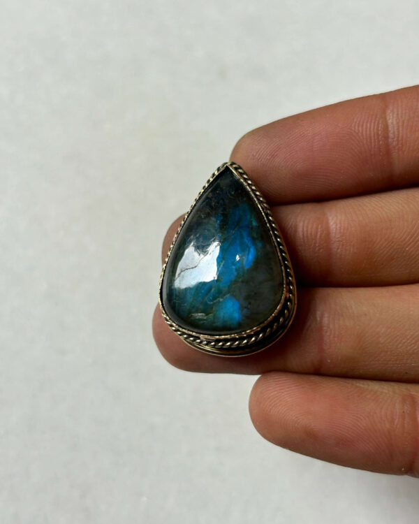 Labradorite Grooved Stone – 31X22mm