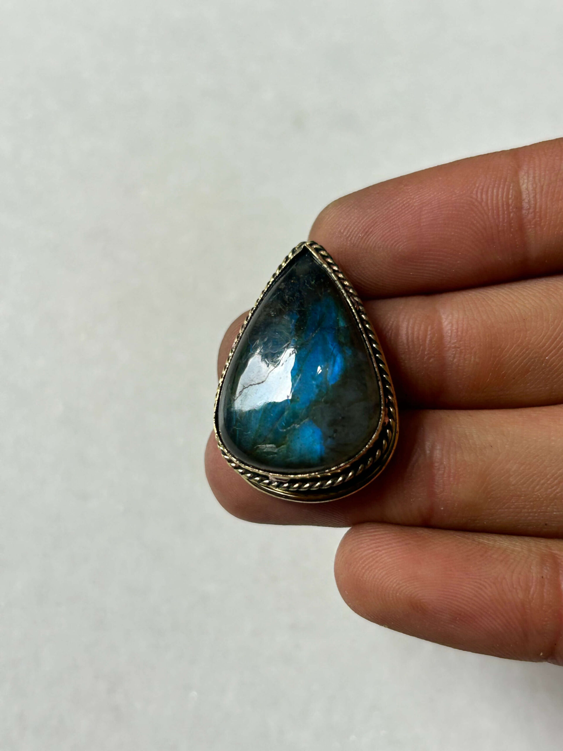 Labradorite Grooved Stone – 31X22mm