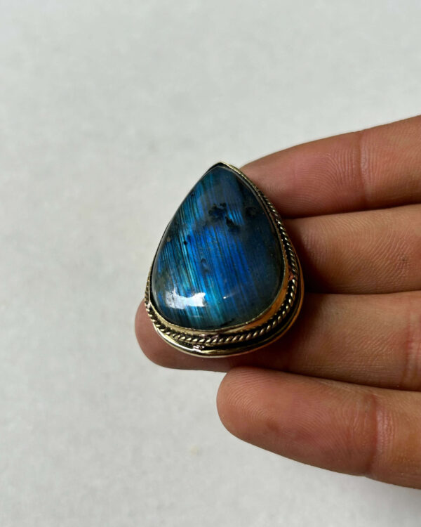 Labradorite Grooved Stone – 37X26mm