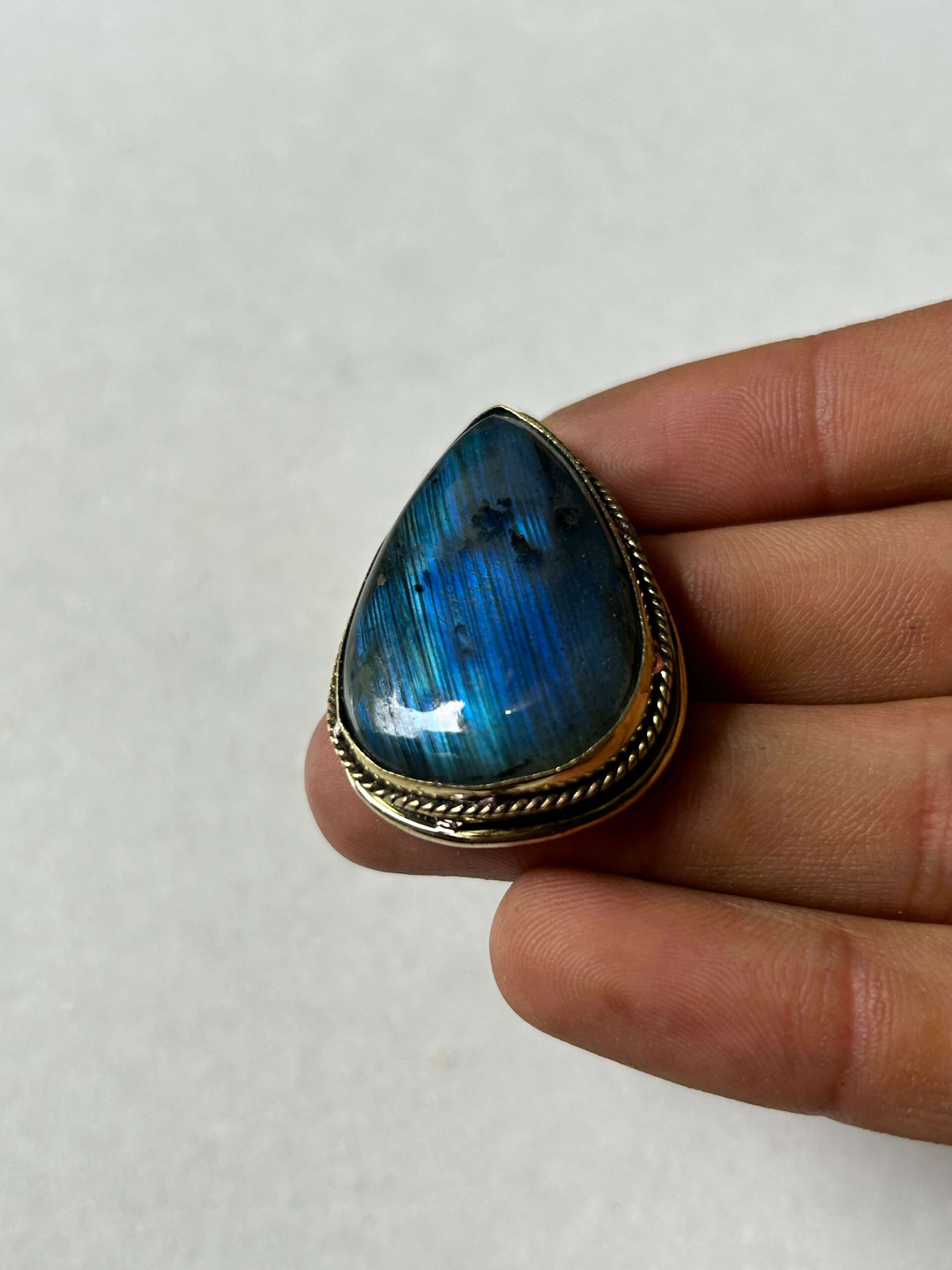 Labradorite Grooved Stone – 37X26mm