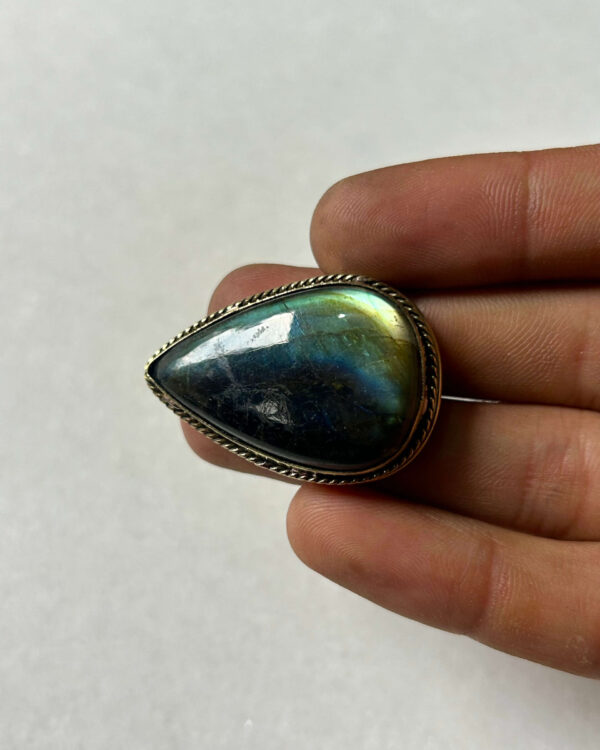 Labradorite Grooved Stone – 37X26mm