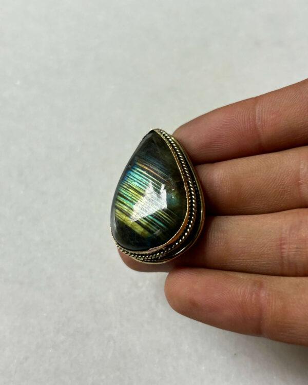 Labradorite Grooved Stone – 36X25mm
